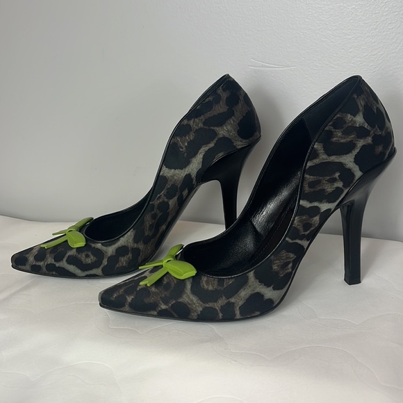 Fabrizio Viti Summer Fever Leopard Print Satin Pumps with Green Bow - Picture 8 of 17